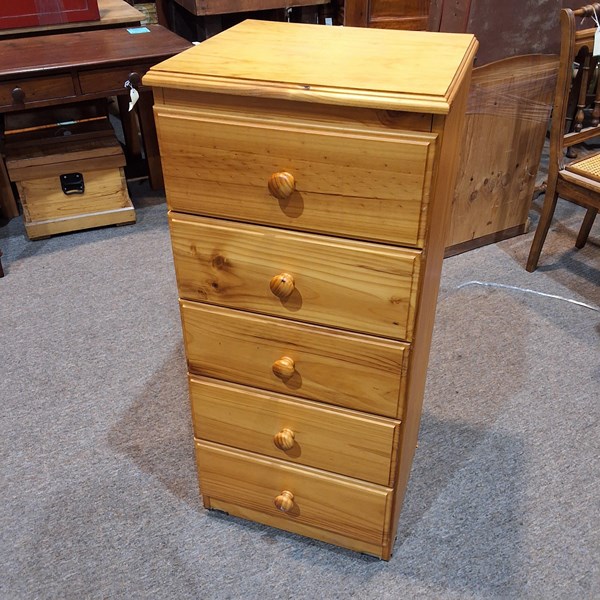 Lot 77 - CHEST OF DRAWERS