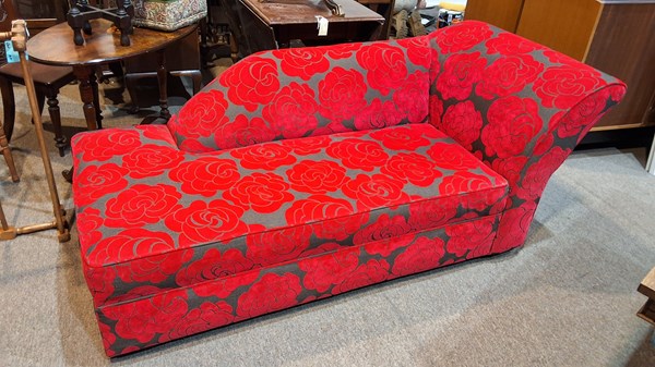 Lot 130 - CHAISE LOUNGE