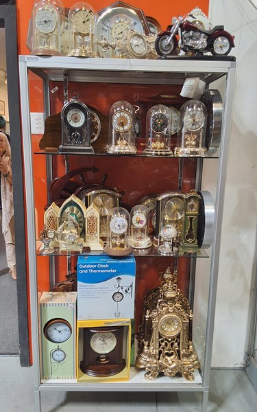 Lot 1359 - CLOCKS