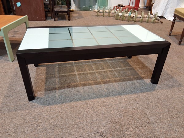 Lot 439 - COFFEE TABLE