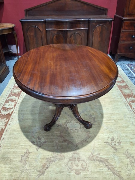 Lot 276 - SALON TABLE