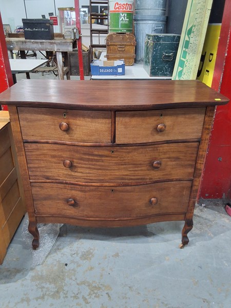 Lot 231 - CHEST OF DRAWERS