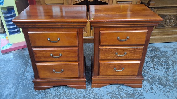 Lot 223 - BEDSIDE CHESTS