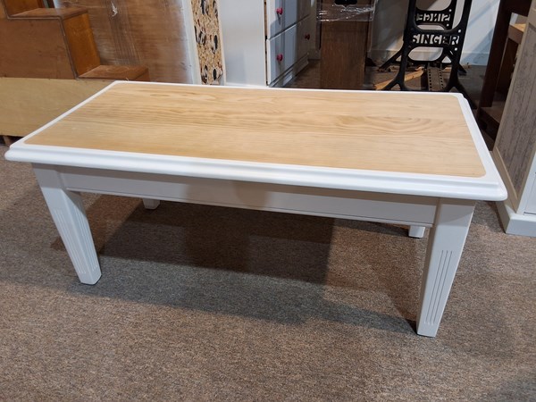 Lot 375 - COFFEE TABLE