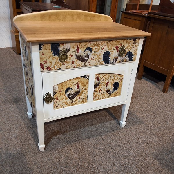 Lot 386 - WASH STAND