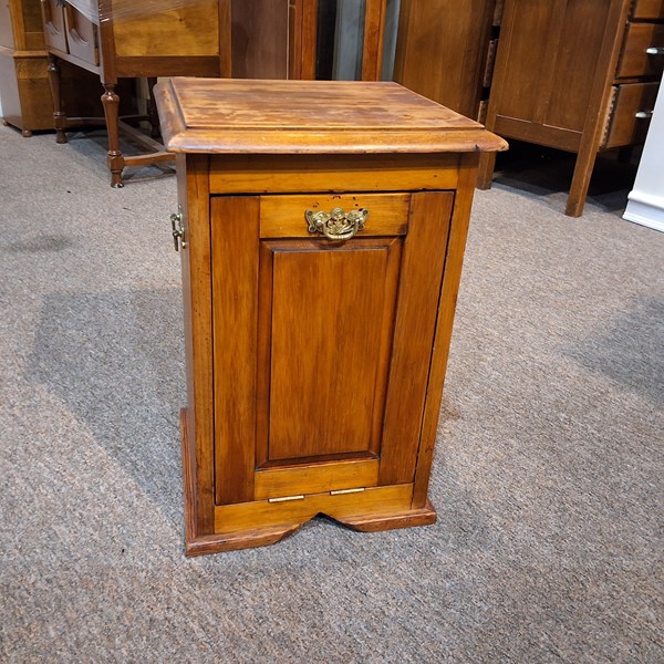 Lot 34 - COAL SCUTTLE