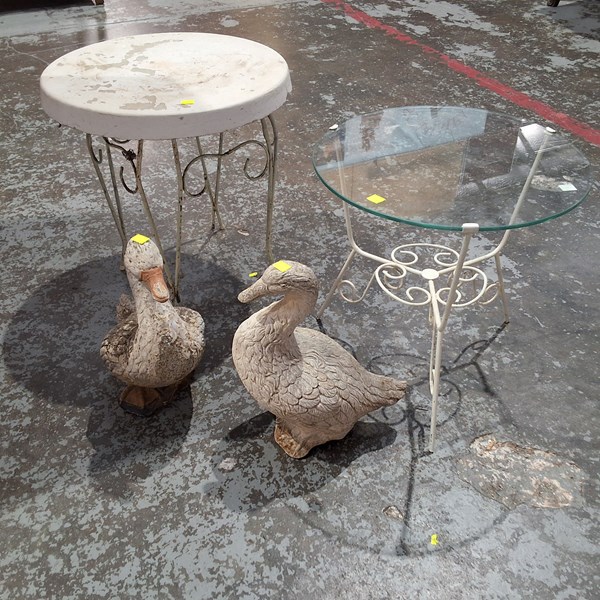 Lot 329 - GARDEN DECOR