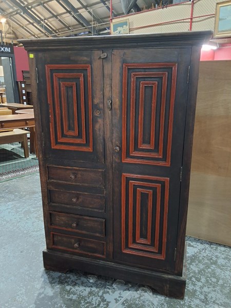 Lot 117 - CUPBOARD