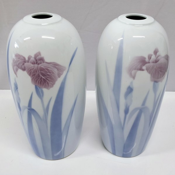 Lot 1165 - VASES