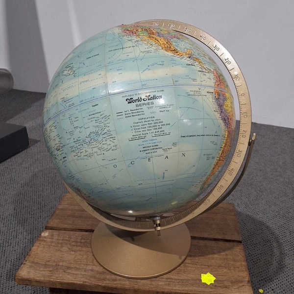 Lot 64 - WORLD GLOBE