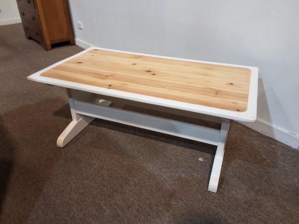 Lot 376 - COFFEE TABLE