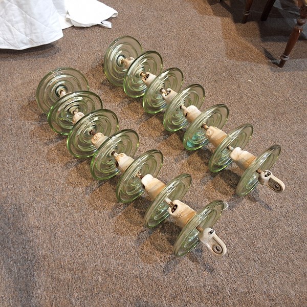 Lot 482 - ISOLATORS