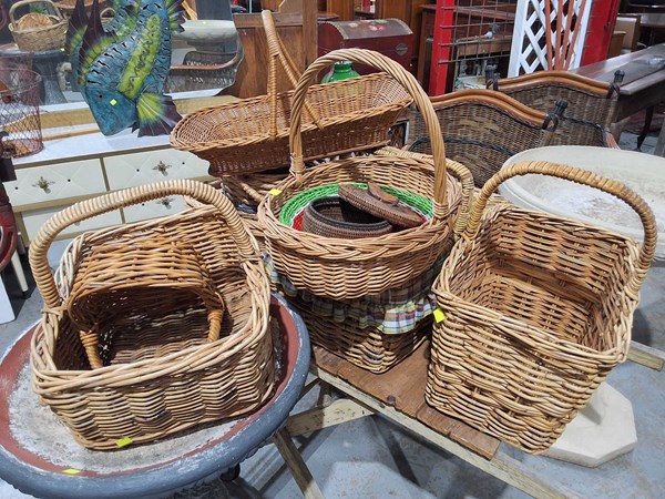Lot 574 - CANE WARES