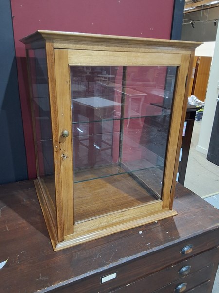 Lot 170 - DIPLAY CABINET