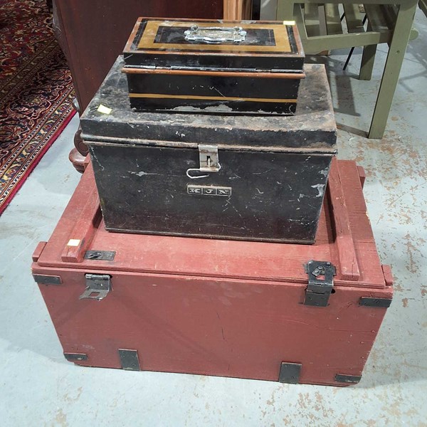 Lot 578 - TRUNKS