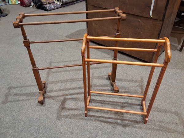 Lot 382 - TOWEL RAILS