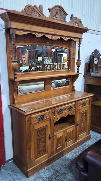 Lot 255 - SIDEBOARD