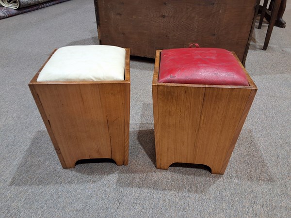 Lot 534 - STOOLS
