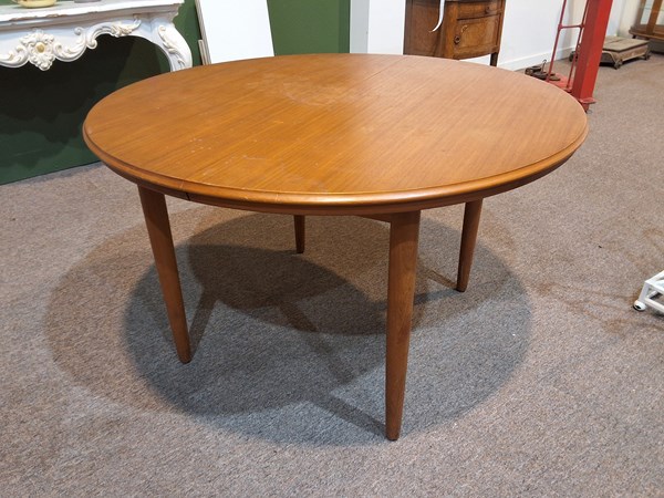 Lot 313 - DINING TABLE