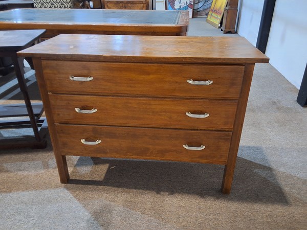 Lot 87 - CHEST OF DRAWERS