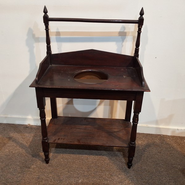 Lot 462 - WASH STAND