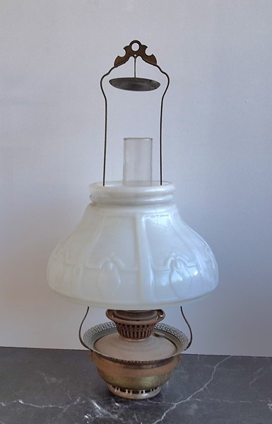Lot 29 - KEROSENE LAMP