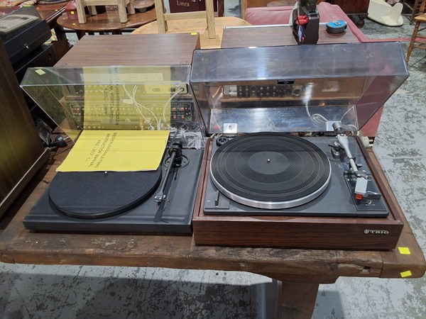 Lot 146 - TURNTABLES