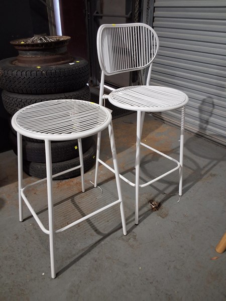 Lot 416 - STOOLS