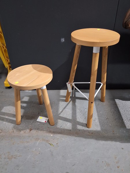 Lot 397 - STOOLS