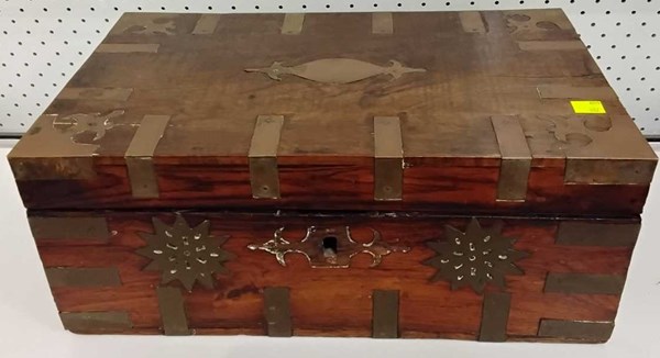 Lot 1277 - CHEST