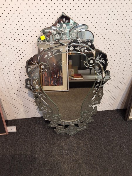 Lot 1108 - MIRROR