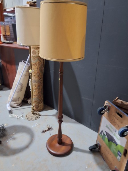 Lot 391 - STANDARD LAMP