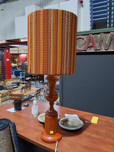 Lot 468 - TABLE LAMP