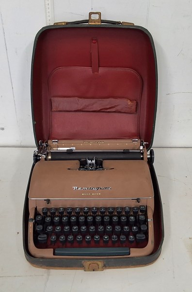 Lot 1250 - TYPEWRITER