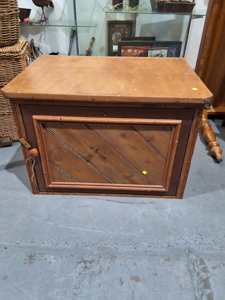 Lot 312 - LOWLINE CABINET