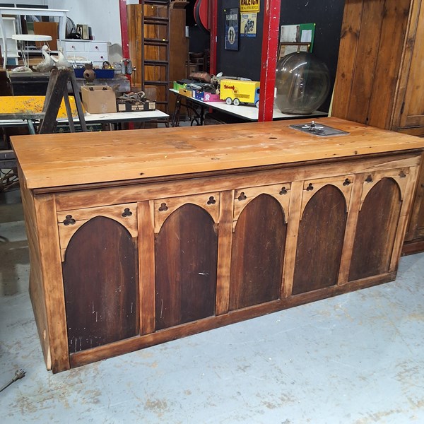 Lot 286 - COUNTER/ KITCHEN ISLAND