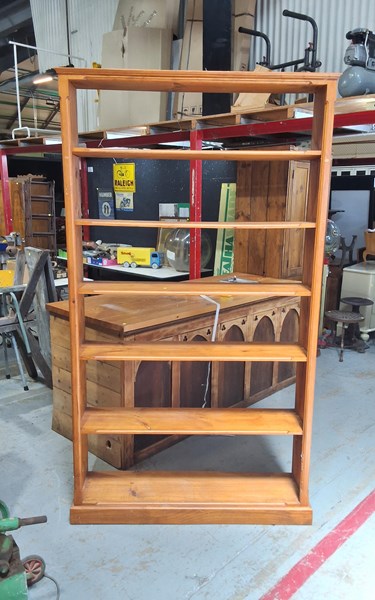 Lot 298 - BOOKSHELF