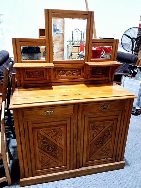 Lot 412 - CHIFFONIER