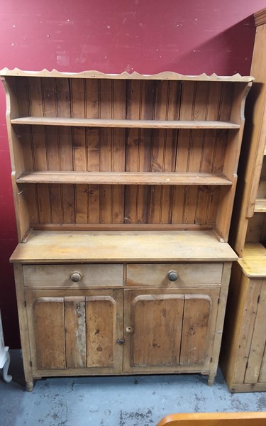 Lot 69 - KITCHEN DRESSER