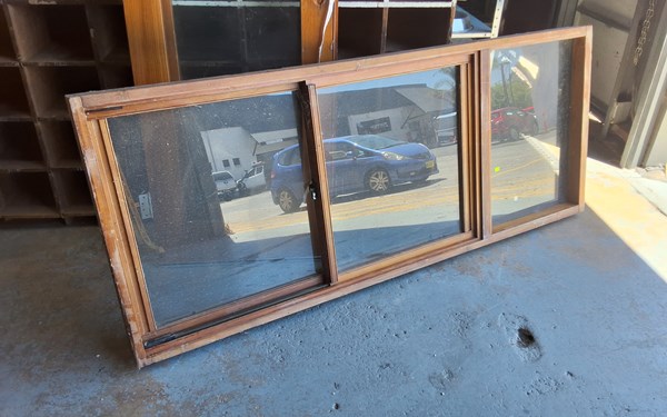 Lot 603 - WINDOW