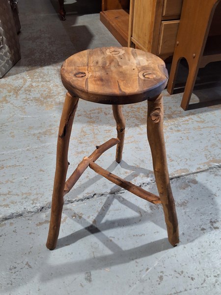 Lot 357 - STOOL