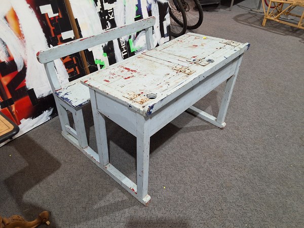 Lot 401 - SCHOOL DESK