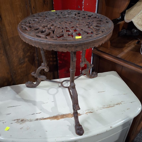 Lot 257 - GARDEN TABLE
