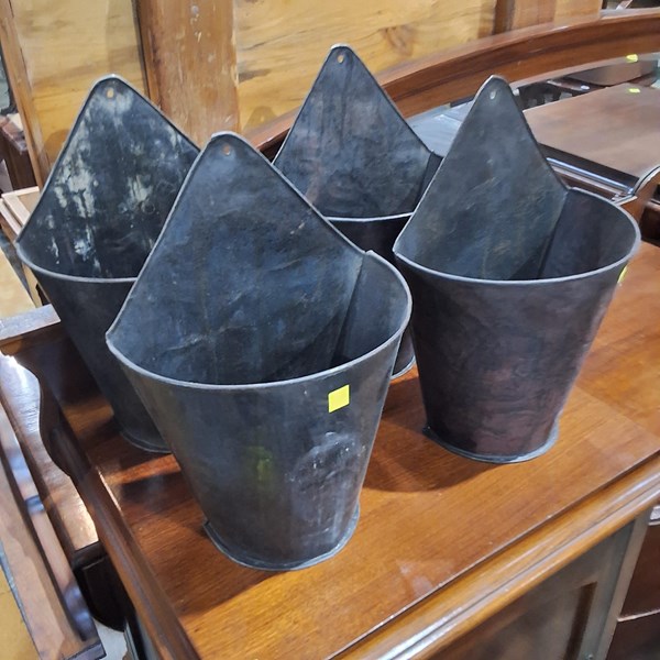 Lot 210 - WALL POCKETS