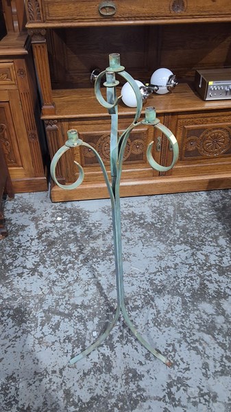 Lot 224 - CANDLE STAND