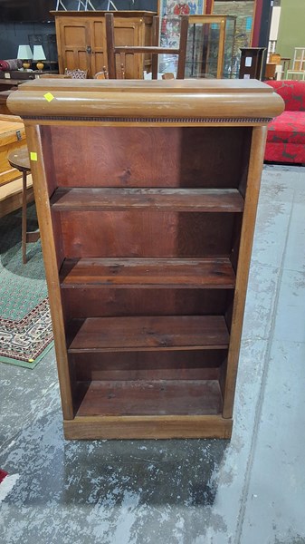 Lot 207 - BOOKSHELF