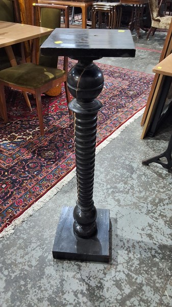 Lot 216 - PEDESTAL