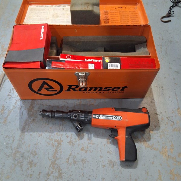 Lot 287 - NAIL GUN
