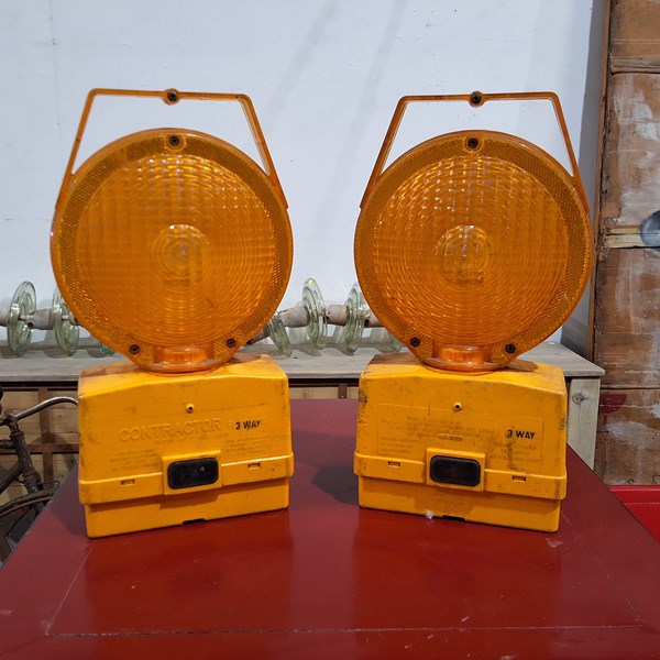 Lot 354 - HAZARD LIGHTS