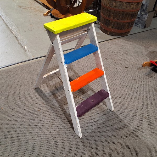 Lot 412 - STEP LADDER